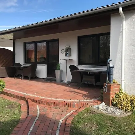 E13 Mit Garten, Terrasse Und Deichblick *